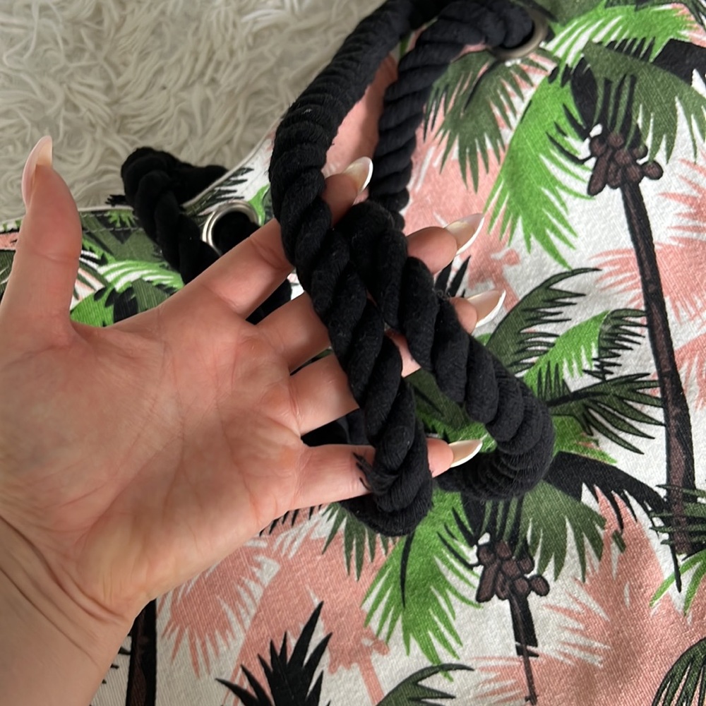 Beach Bag 🌴 - Picture 3 of 6